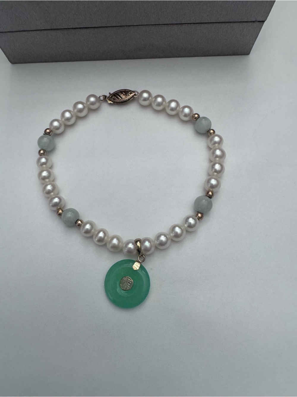 Fine jewelry 10k gold bracelet fresh water pearl and jade hanging circle